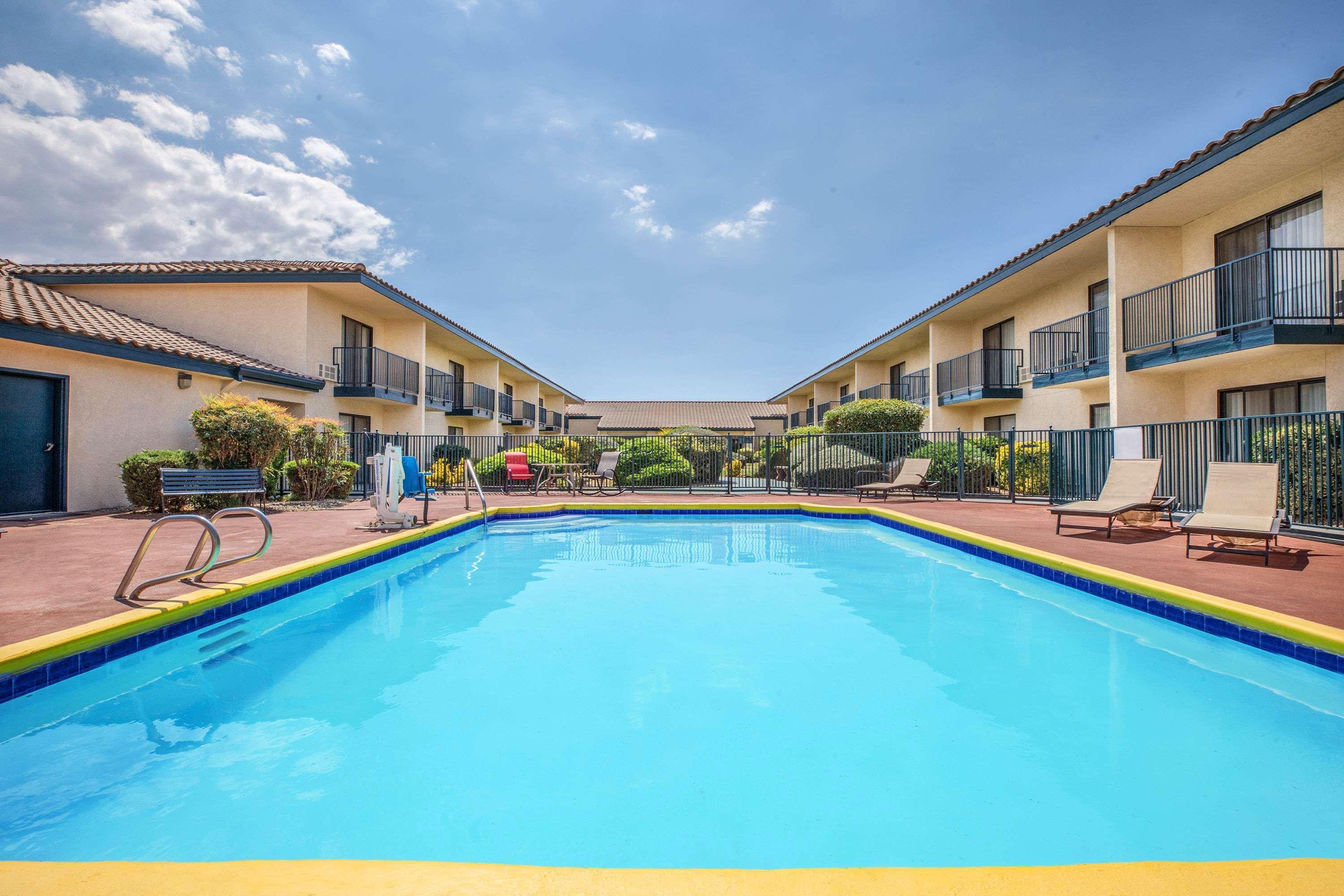 Baymont By Wyndham Tehachapi Exterior foto